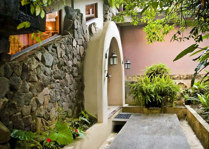 Poas Volcano Lodge